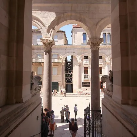 Likar شقة سبليت